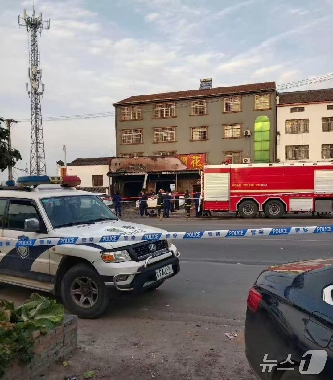 본문 이미지 - 18일 중국 후베이성 이청시 폭죽 소매점에서 폭발 사고가 발생했다. (웨이보 갈무리)