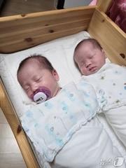 본문 이미지 - A 씨가 출산한 쌍둥이(경기 부천소방서 제공/뉴스1)