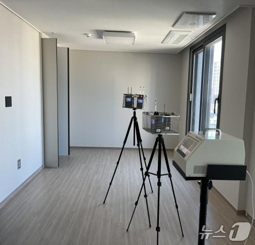 본문 이미지 - 신축공동주택 실내공기질 오염도 검사 사진(서울시 제공)