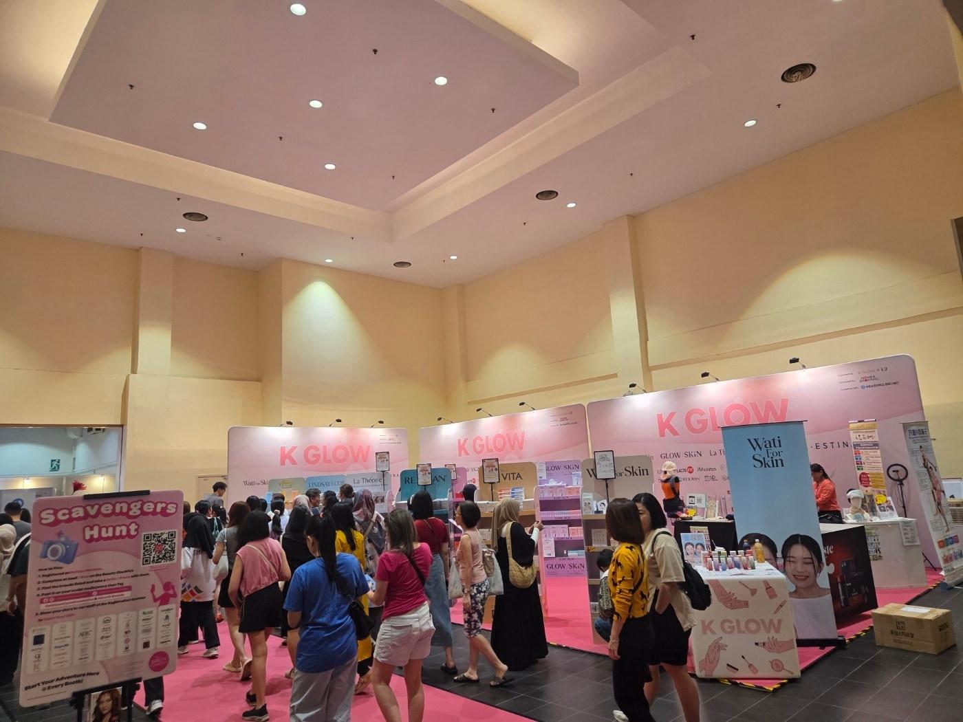 본문 이미지 - 말레이시아 쿠알라룸푸르에서 열린 '2026 마이뷰티 엑스포'에 참가한 홈앤쇼핑 부스의 모습 (홈앤쇼핑 제공)