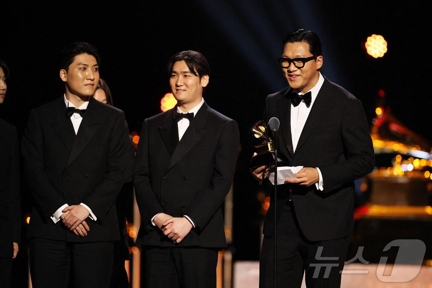 본문 이미지 - 케이팝 데몬 헌터스 '골든' 작곡진 ⓒ 로이터=뉴스1