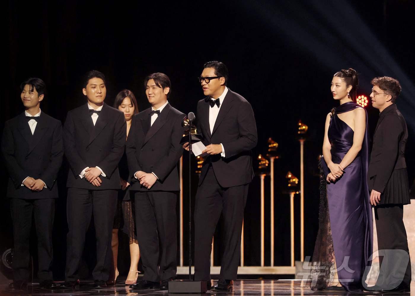 본문 이미지 - 케이팝 데몬 헌터스 '골든' 작곡진 ⓒ AFP=뉴스1