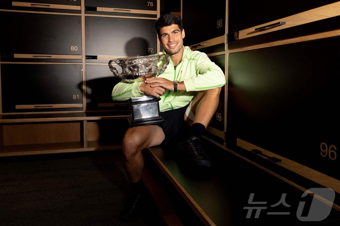 본문 이미지 - 호주오픈 테니스 대회 남자 단식에서 우승한 알카라스.ⓒ AFP=뉴스1