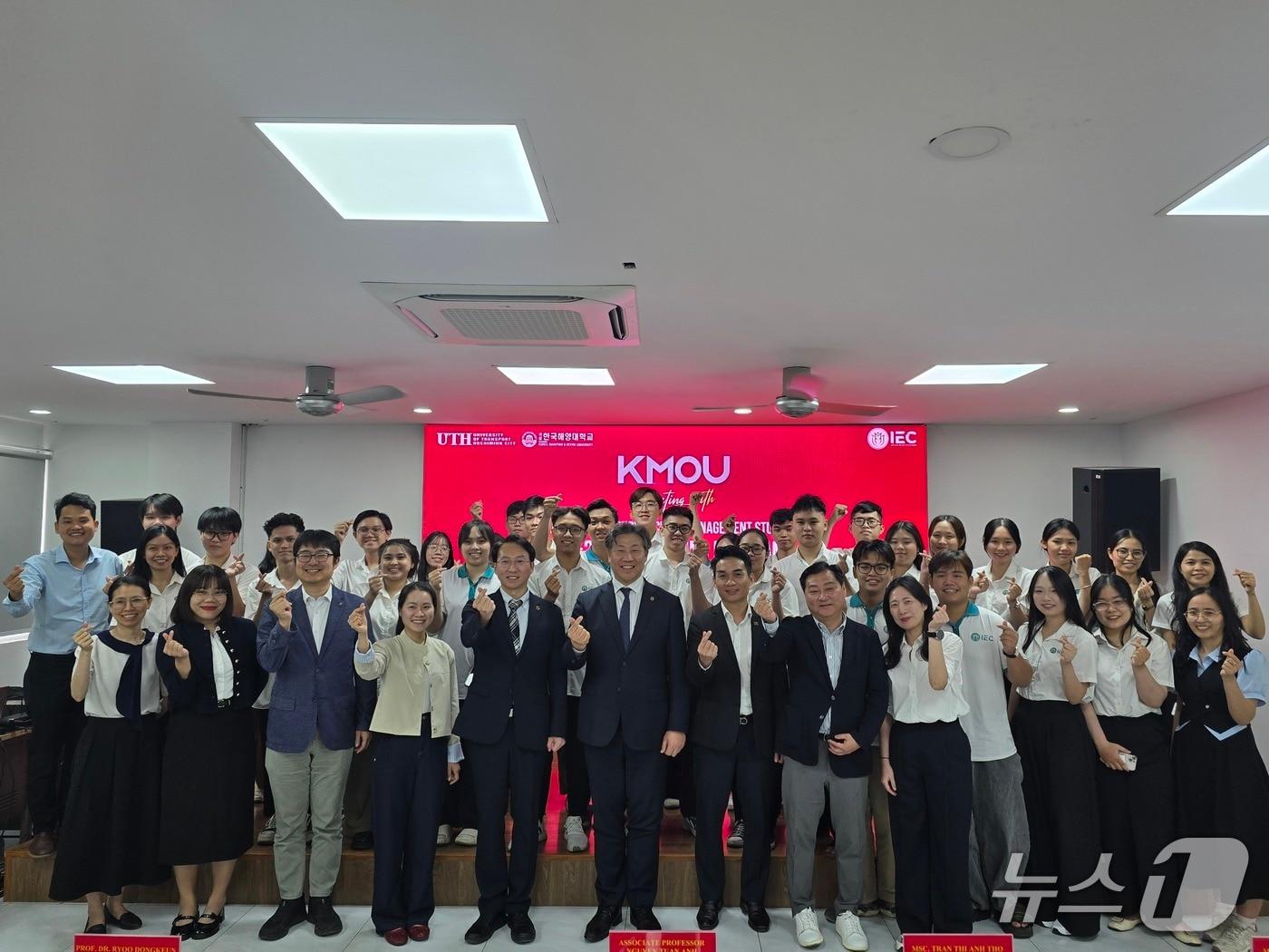 본문 이미지 - 호찌민교통대 예비 편입학생과 간담회 모습 (해양대 제공. 재판매 및 DB금지)