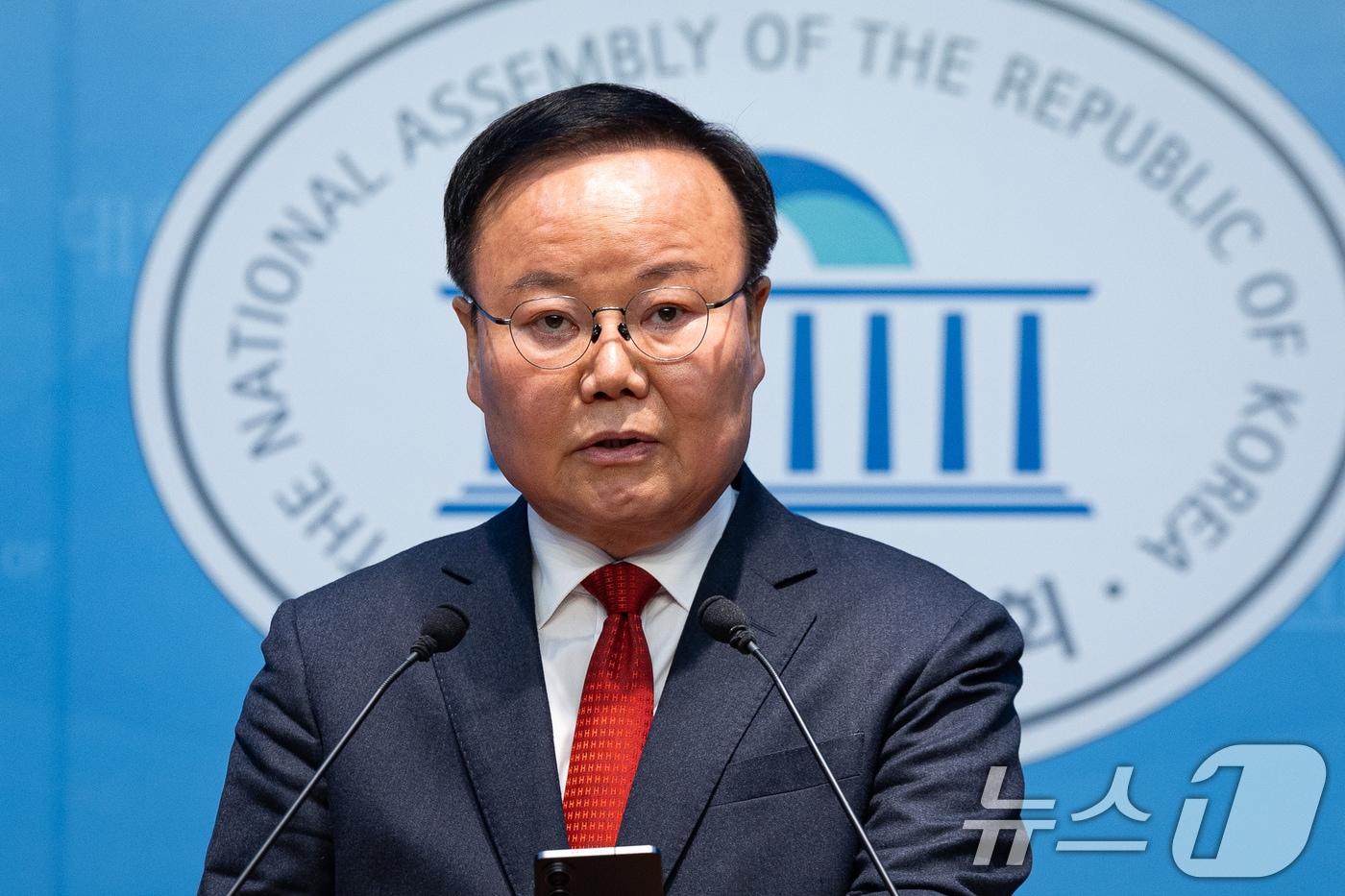 본문 이미지 - 김재원 국민의힘 최고위원이 2일 서울 여의도 국회 소통관에서 기자회견을 열고 경상북도지사 출마를 선언하고 있다. 2026.2.2/뉴스1 ⓒ News1 유승관 기자