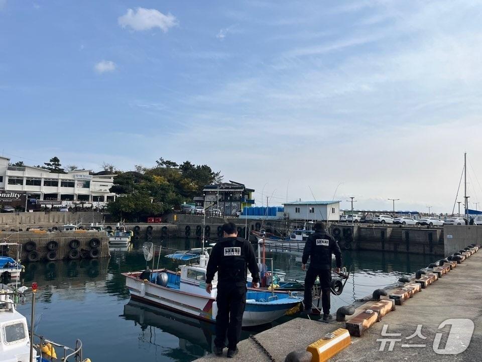 본문 이미지 - 해경 단속 현장(제주해경 제공. 재판매 및 DB금지)/뉴스1
