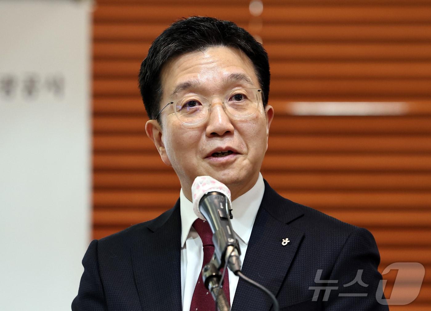 본문 이미지 - 박성혁 신임 한국관광공사 사장이 2일 오전 서울 중구 한국프레스센터에서 열린 기자간담회에서 인사말을 하고 있다. ⓒ News1 구윤성 기자