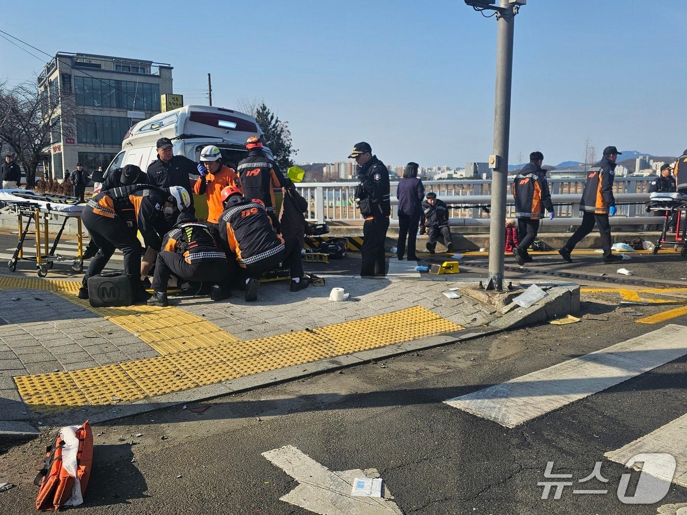 본문 이미지 - 지난 14일 오후 1시 13분쯤 경북 안동시 정하동 영가대교 남단 교차로에서 발생한 사고현장 2026.1.14/뉴스1 신성훈 기자