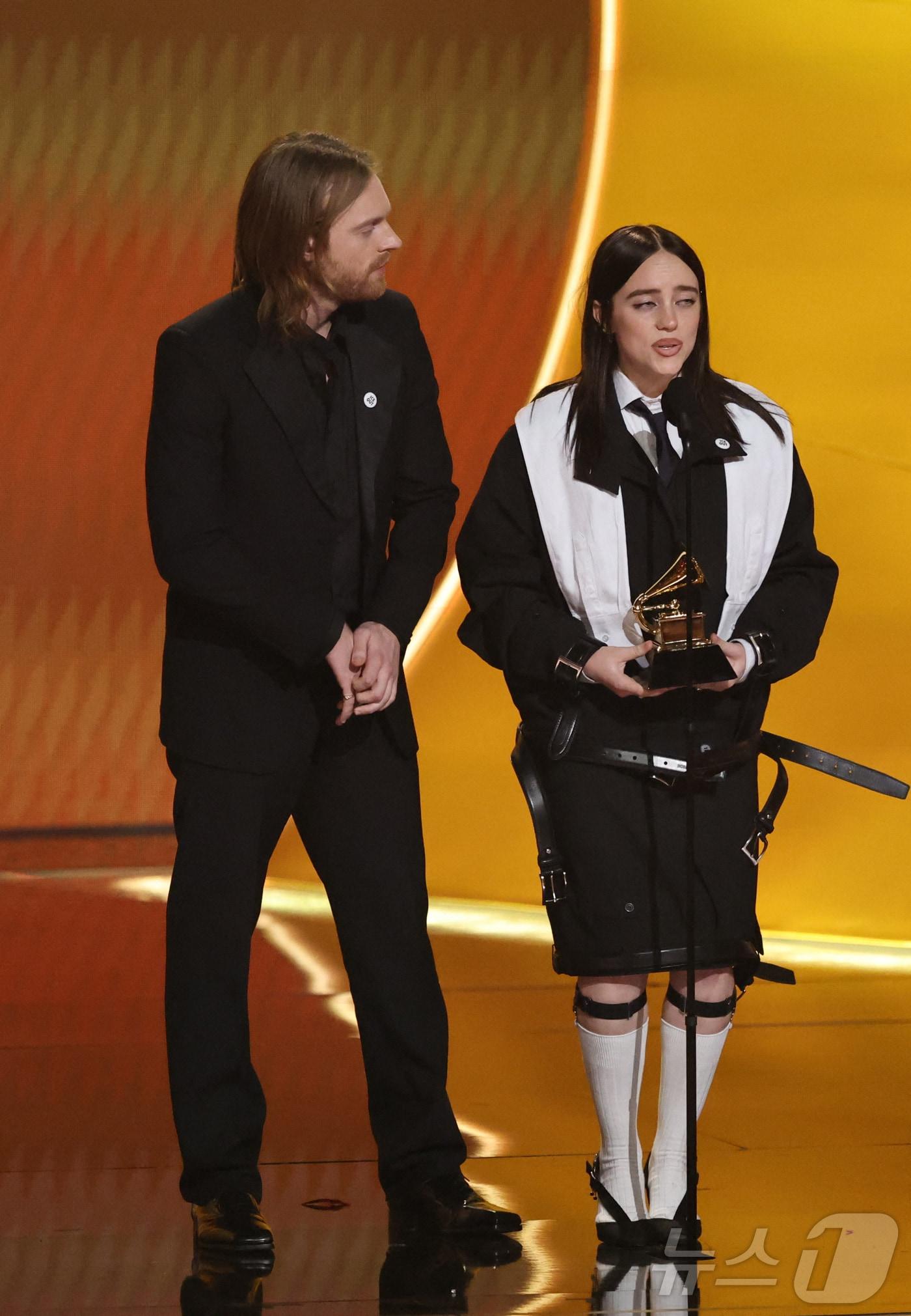 본문 이미지 - 빌리 아일리시 ⓒ 로이터=뉴스1