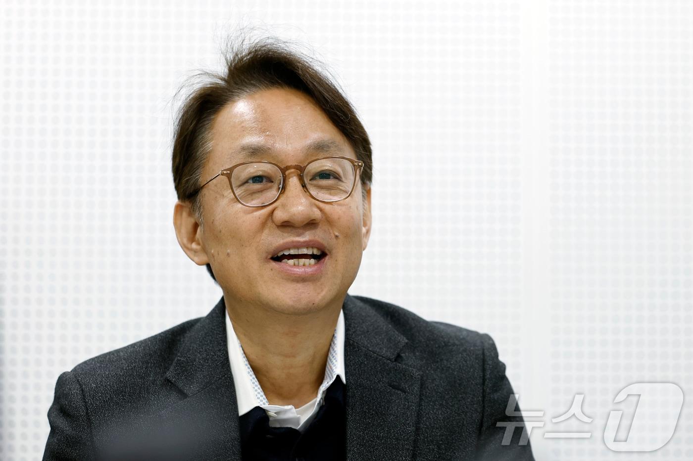 본문 이미지 - 김현철 서울시교육감 출마 예정자가 2일 오전 서울시 관악구 서울교육자치시민회의 사무실에서 뉴스1과 가진 인터뷰에서 교육에 대한 소신을 밝히고 있다. ⓒ 뉴스1 박정호 기자