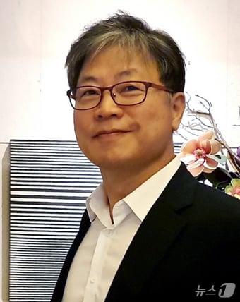 본문 이미지 - 이재명 대통령이 2일 국가물관리위원회 위원장에 김좌관 부산가톨릭대학교 석좌교수를 위촉했다. (청와대 제공. 재판매 및 DB 금지) 2026.2.2/뉴스1 ⓒ News1 이재명 기자