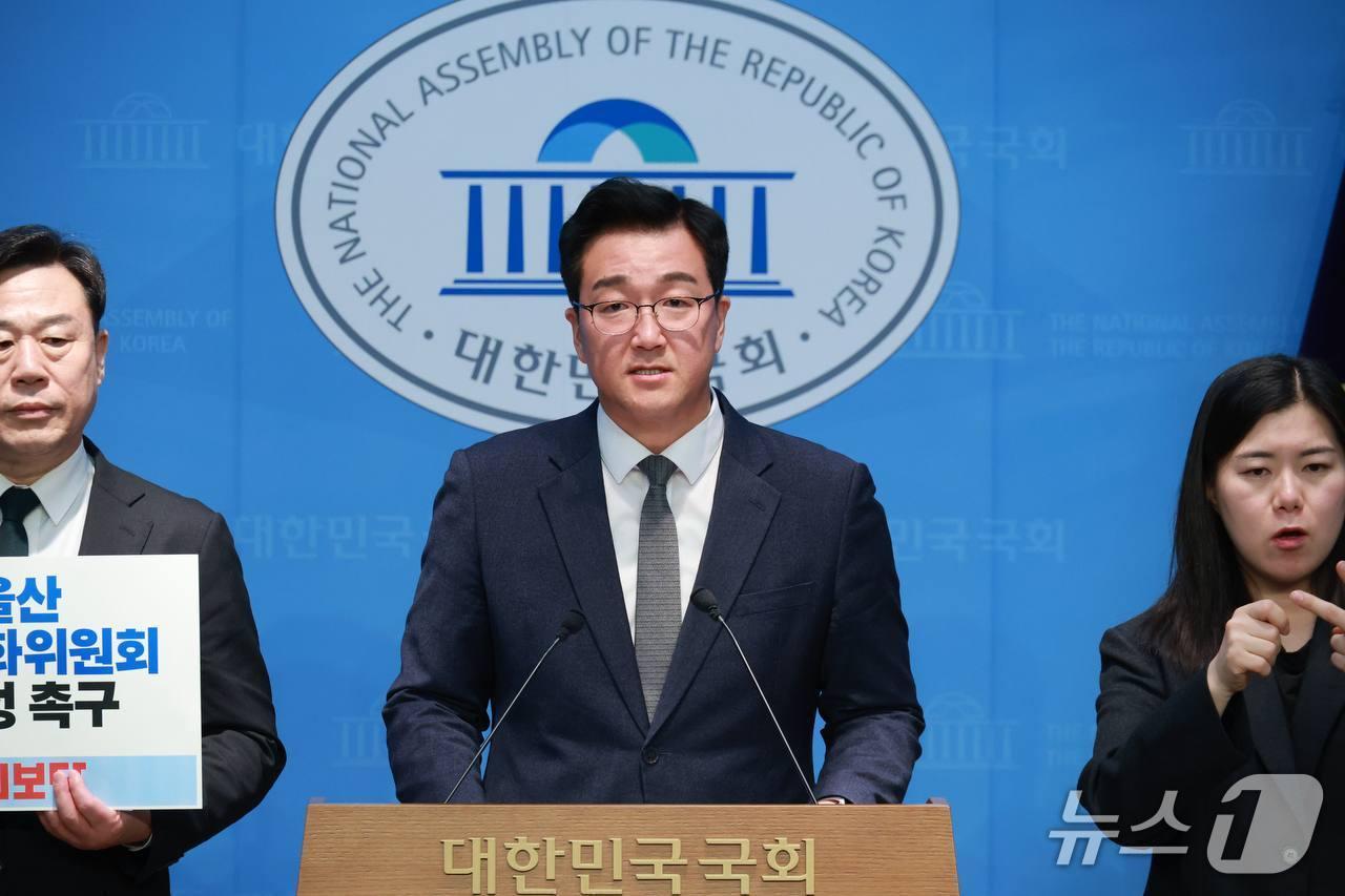 본문 이미지 - 2일 국회에서 열린 기자회견에서 노정현 진보당 부산시당 위원장이 발언하고 있는 모습 (진보당 제공. 재판매 및 DB금지)