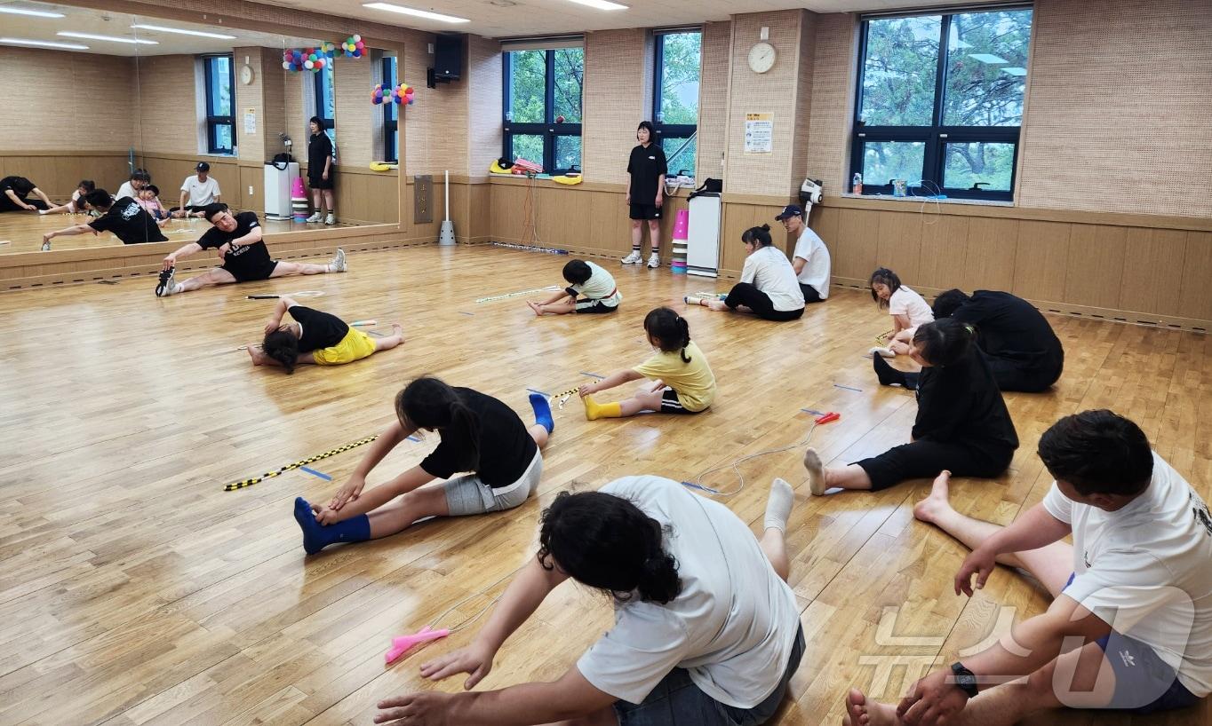 본문 이미지 - 해남군 가족어울림센터 가족코칭 부모와함께태권도(해남군 제공.재판매 및 DB금지) /뉴스1 