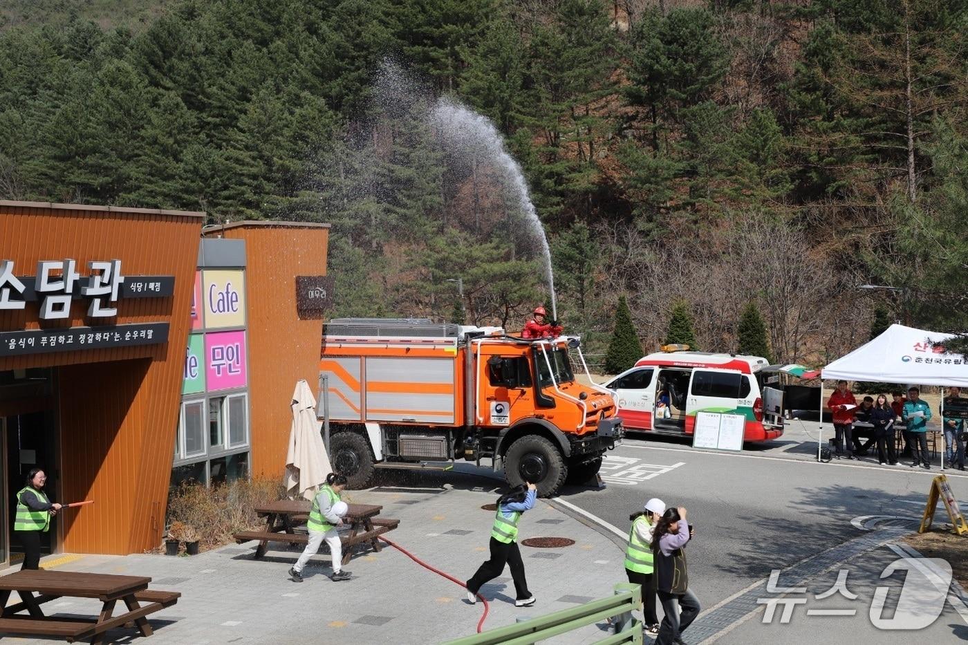 본문 이미지 - 산림청 봄철 산불재난 대비 주민 대피 훈련(산림청 제공.재판매 및 DB금지)/뉴스1