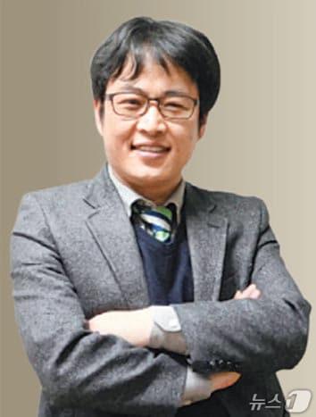 본문 이미지 - 오는 4일은 국민 중심의 응급의료서비스를 구축하기 위해 지독하게 일하다가 과로로 순직한 윤한덕 국립중앙의료원 중앙응급의료센터장(사진)의 7주기다.(국립중앙의료원 중앙응급의료센터 제공)