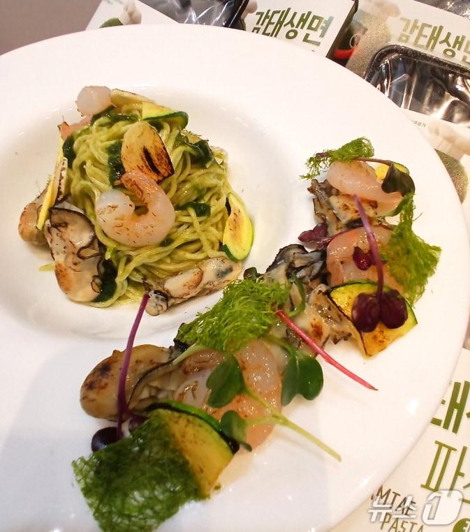 본문 이미지 - 전주기전대 해양치유과가 개발한 '‘바다 감은 감태 파스타'.(전주기전대 제공, 재판매 및 DB 금지)/뉴스1