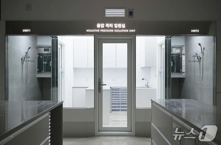 본문 이미지 - 고양이 격리 입원실(사람앤동물메디컬센터 제공) ⓒ 뉴스1