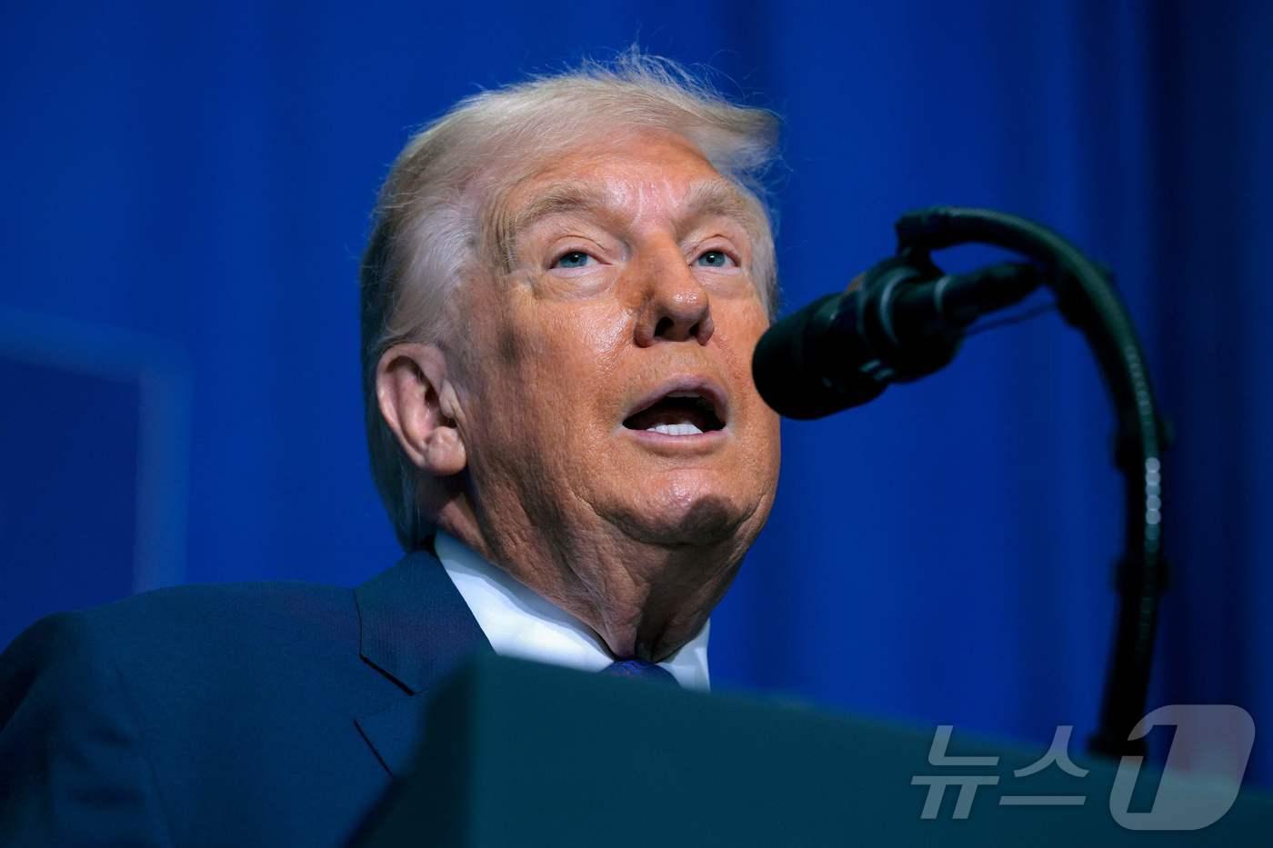 본문 이미지 - 도널드 트럼프 미국 대통령이 19일(현지시간) 워싱턴DC 평화연구소에서 열린 '평화위원회'(Board of Peace) 창립 회의에서 연설하고 있다. 2026.02.19. ⓒ AFP=뉴스1