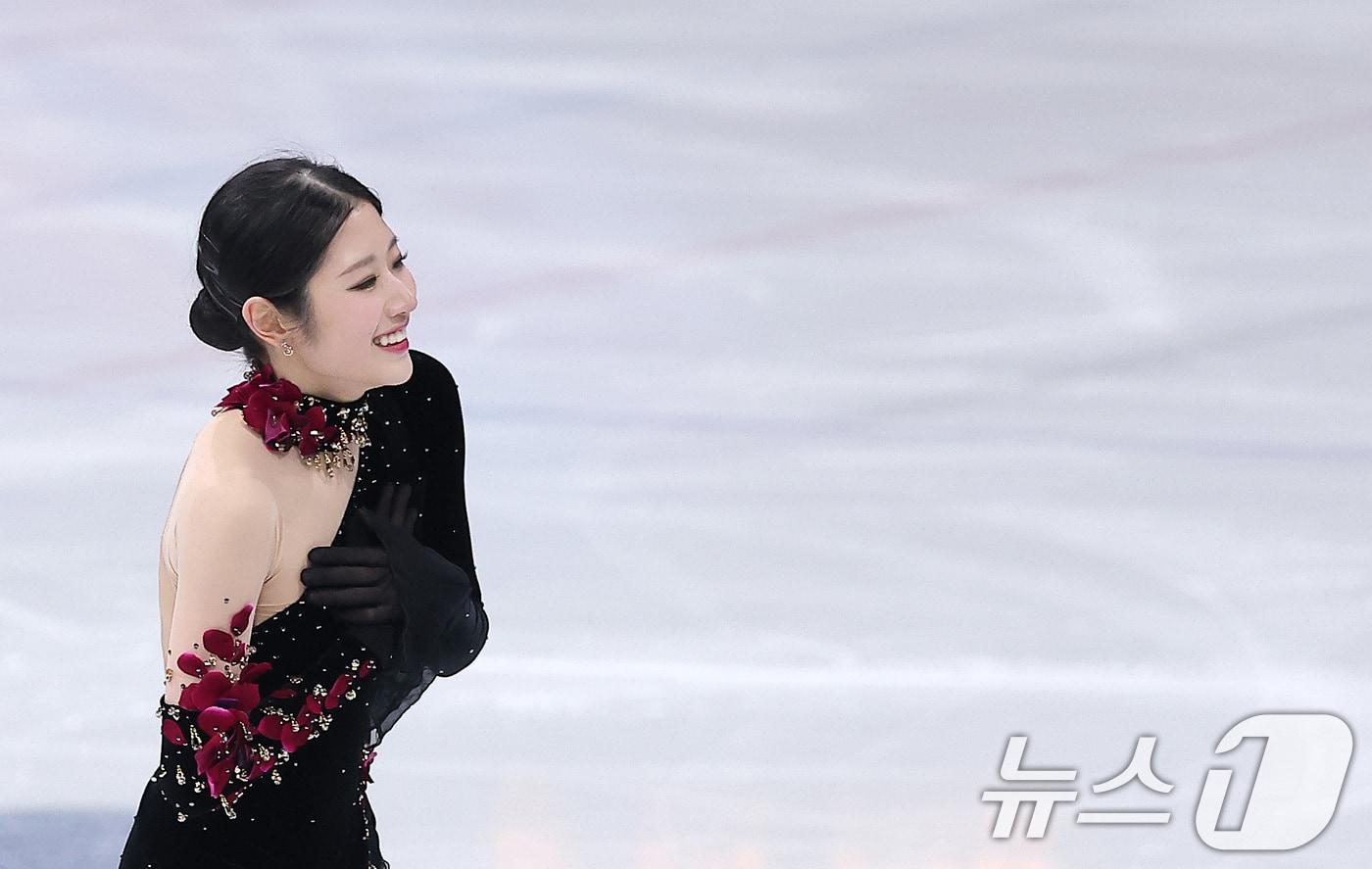 본문 이미지 - 피겨 이해인이 19일(현지시간) 이탈리아 밀라노 아이스스케이팅 아레나에서 열린 2026 밀라노·코르티나담페초 동계올림픽 피겨 스케이팅 여자 싱글 프리 스케이팅에서 연기를 펼친 후 인사하고 있다. 2026.2.20 ⓒ 뉴스1 김성진 기자