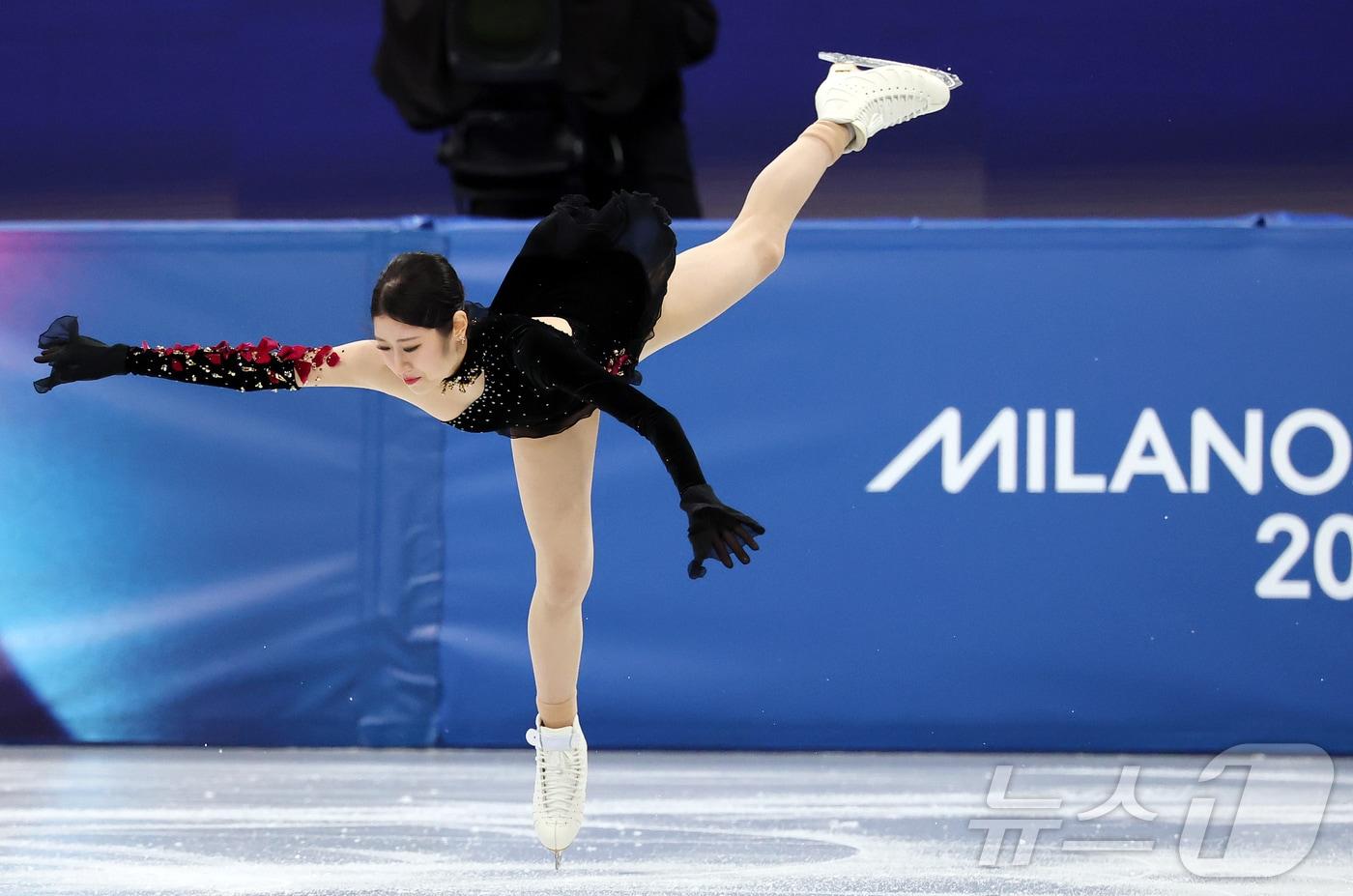 본문 이미지 - 피겨 이해인이 19일(현지시간) 이탈리아 밀라노 아이스스케이팅 아레나에서 열린 2026 밀라노·코르티나담페초 동계올림픽 피겨 스케이팅 여자 싱글 프리 스케이팅에서 연기를 펼치고 있다. 이해인은 이날 기술점수(TES) 74.15점, 예술점수(PCS) 66.34점을 묶어 총점 140.49점을 올렸다. 2026.2.20 ⓒ 뉴스1 김진환 기자