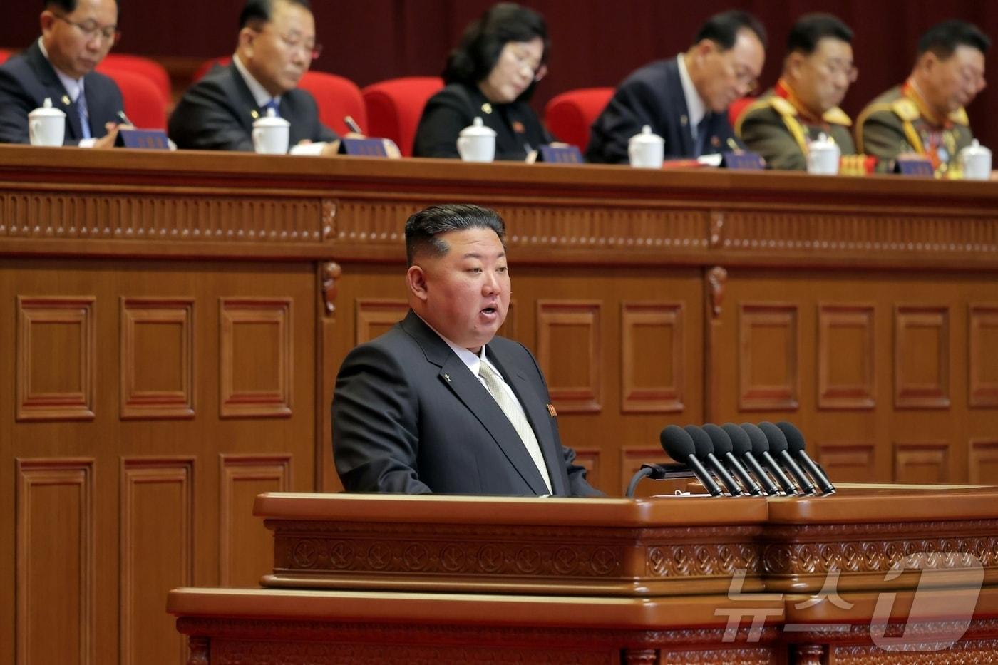 본문 이미지 - (평양 노동신문=뉴스1) = 북한 노동당 기관지 노동신문은 19일 제9차 당대회가 개막했다고 20일 보도했다. [국내에서만 사용가능. 재배포 금지. DB 금지. For Use Only in the Republic of Korea. Redistribution Prohibited] rodongphoto@news1.kr