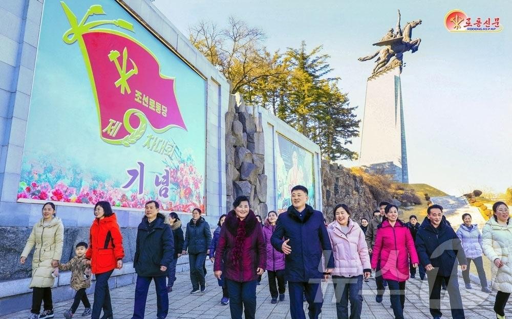 본문 이미지 - (평양 노동신문=뉴스1) = 북한 노동당 기관지 노동신문은 20일 "영광의 당대회를 맞이한 인민의 환희가 수도의 거리에 차넘친다＂고 보도했다. [국내에서만 사용가능. 재배포 금지. DB 금지. For Use Only in the Republic of Korea. Redistribution Prohibited] rodongphoto@news1.kr