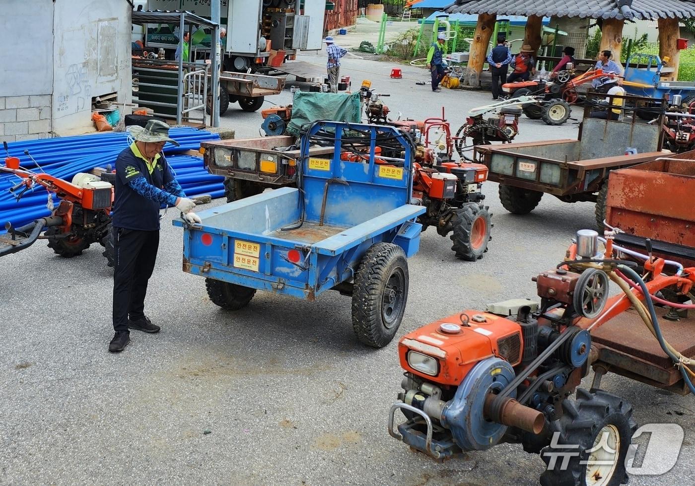 본문 이미지 - 충북 괴산군 농기계 순회 수리 교육 현장.(괴산군 제공, 재판매 및 DB금지)/뉴스1