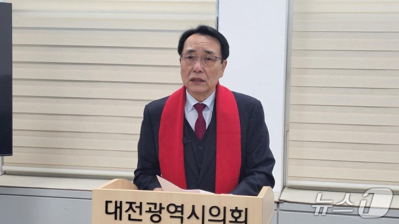 본문 이미지 - 한현택 전 청장이 20일 오전 대전시의회 기자실에서 대전 동구청장 출마 회견을 하고 있다. (박종명 기자) / 뉴스1