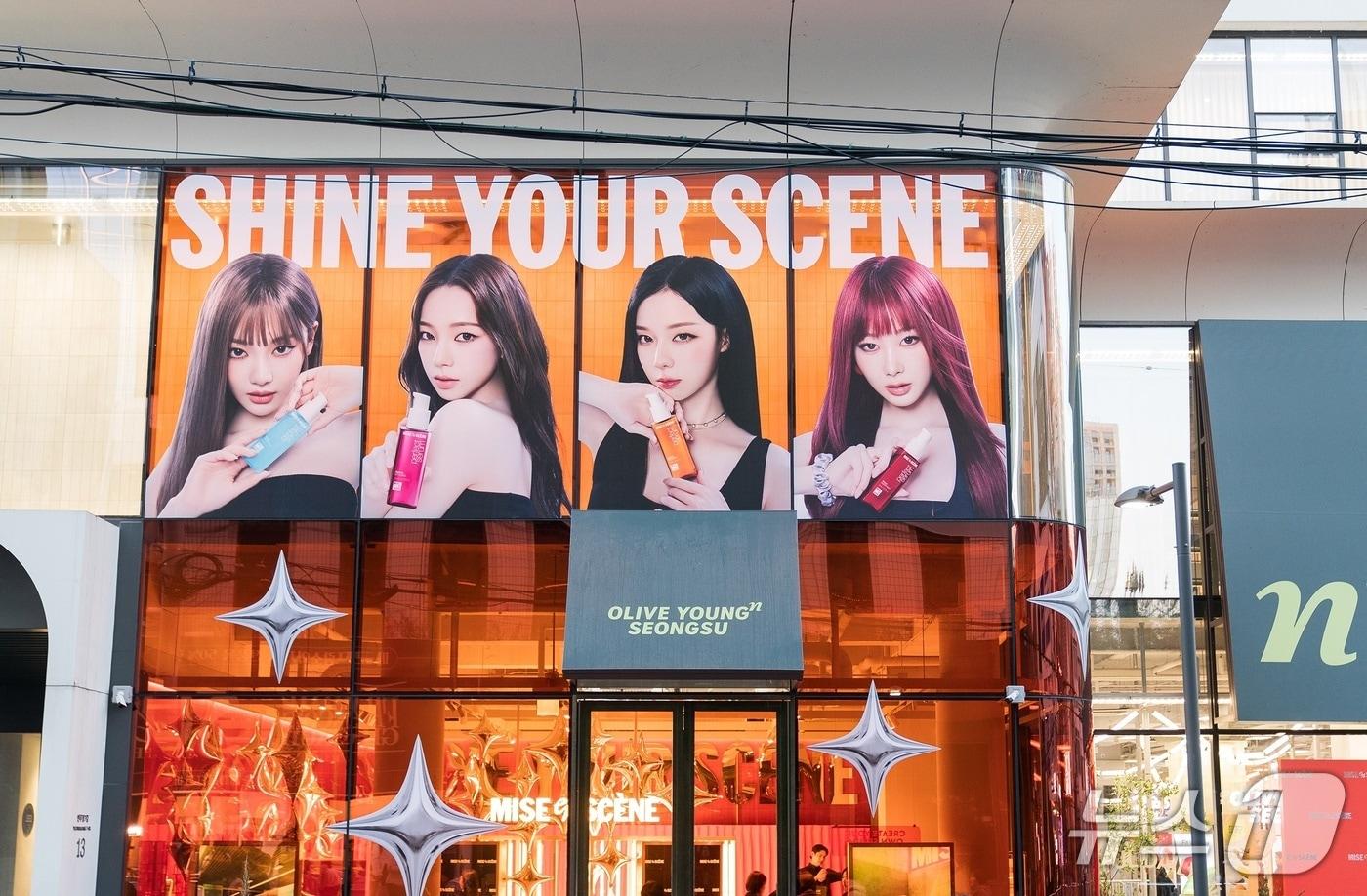 본문 이미지 - 미쟝센 '퍼펙트세럼 팝업' 올리브영N 성수 운영 (미쟝센 제공)