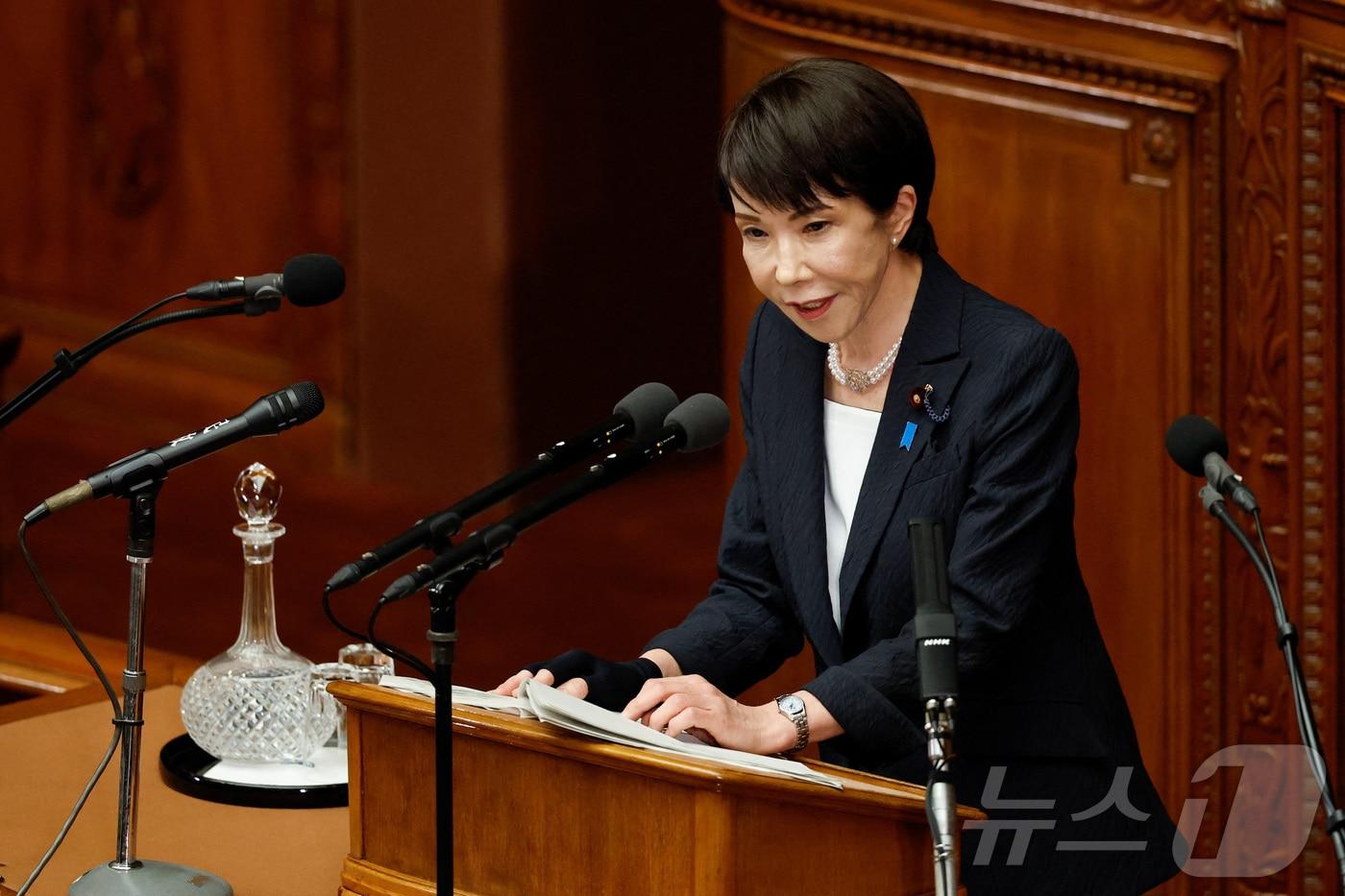 본문 이미지 - 20일 다카이치 사나에 일본 총리가 도쿄 국회의사당에서 시정방침연설을 하고 있다. 2026.02.20 ⓒ 로이터=뉴스1