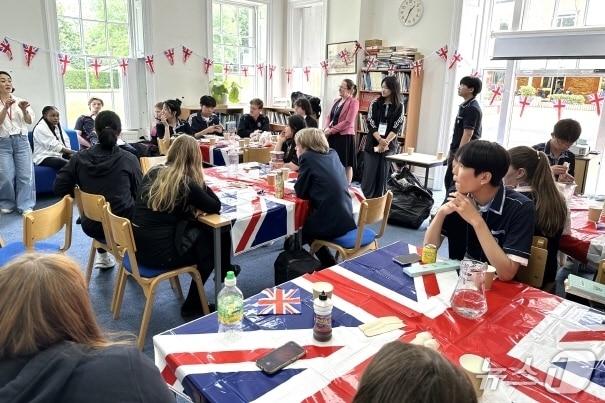 본문 이미지 - 전북교육청이 학생들의 글로벌 역량 강화를 위한 국제교류 프로그램을 확대하기로 했다. 사진은 국제교류 프로그램 활동 모습.(전북교육청 제공, 재판매 및 DB 금지)/뉴스1