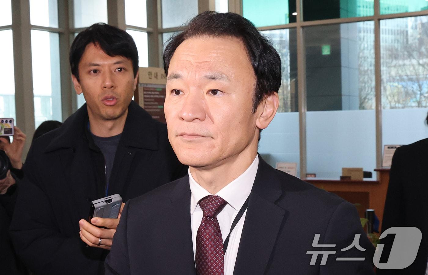 본문 이미지 - 마츠오 히로타카 주한일본대사관 총괄공사가 20일 서울 종로구 외교부 청사로 초치되고 있다. 정부는 이날 일본 정부가 외무대신의 국회 외교연설을 통해 독도에 대한 부당한 영유권 주장을 되풀이한 데 대해 강력히 항의하며 이를 즉각 철회할 것을 촉구했다. 2026.2.20 ⓒ 뉴스1 임세영 기자