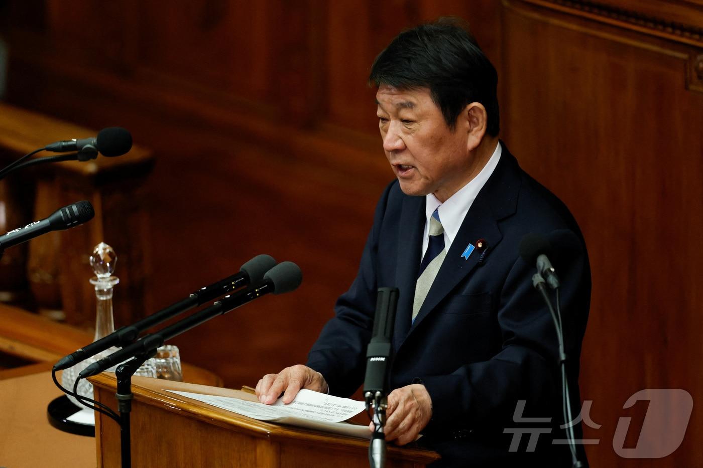 본문 이미지 -  모테기 도시미쓰 일본 외무상이 도쿄 국회의사당에서 외교 정책을 설명하는 연설을 하고 있다. 2026.02.20 ⓒ 로이터=뉴스1