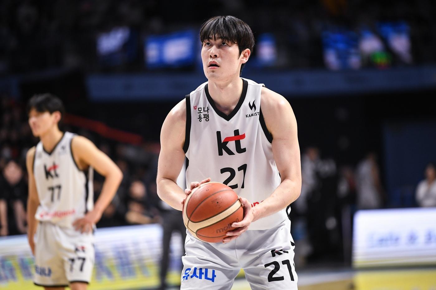 본문 이미지 - 이두원이 대체 선수로 남자 농구대표팀에 발탁됐다. (KBL 제공)