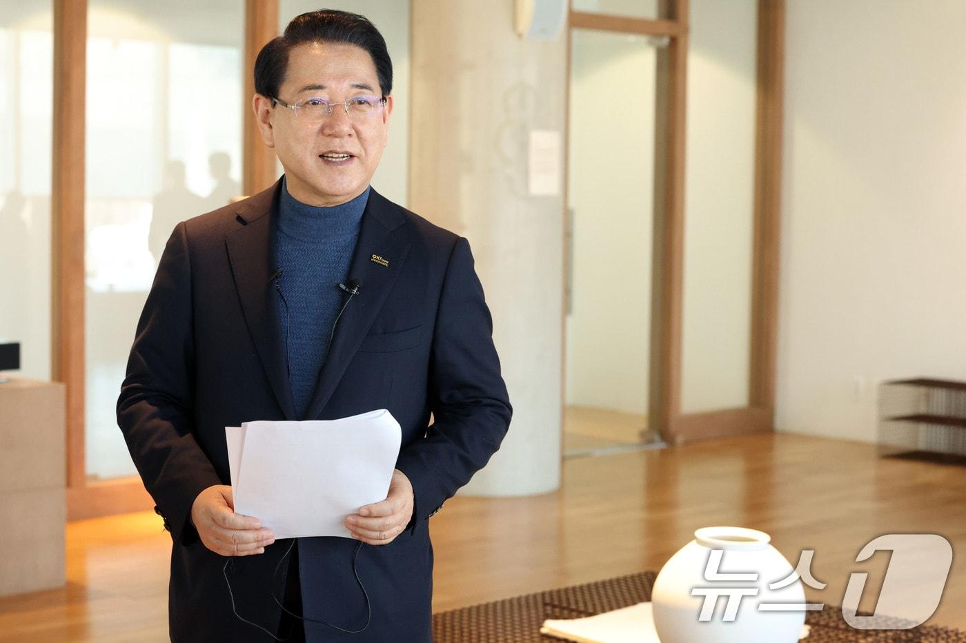 본문 이미지 - 김영록 전남도지사가 20일 광주 동구 국립아시아문화전당(ACC)에서 ACC를 중심으로 금남로를 더 그레이트 컬처 스트리트로 조성해야 한다는 구상을 밝히고 있다. ⓒ 뉴스1 이승현 기자