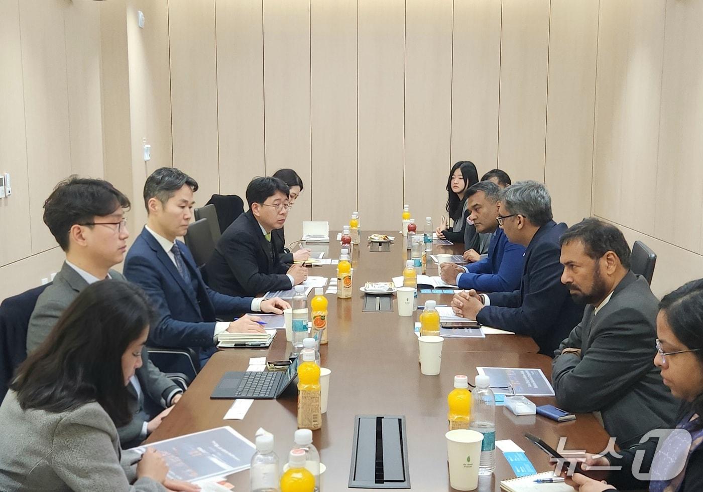 본문 이미지 - 20일 열린 해진공-인도 항만해운수로부 간담회 모습 (해진공 제공. 재판매 및 DB금지)