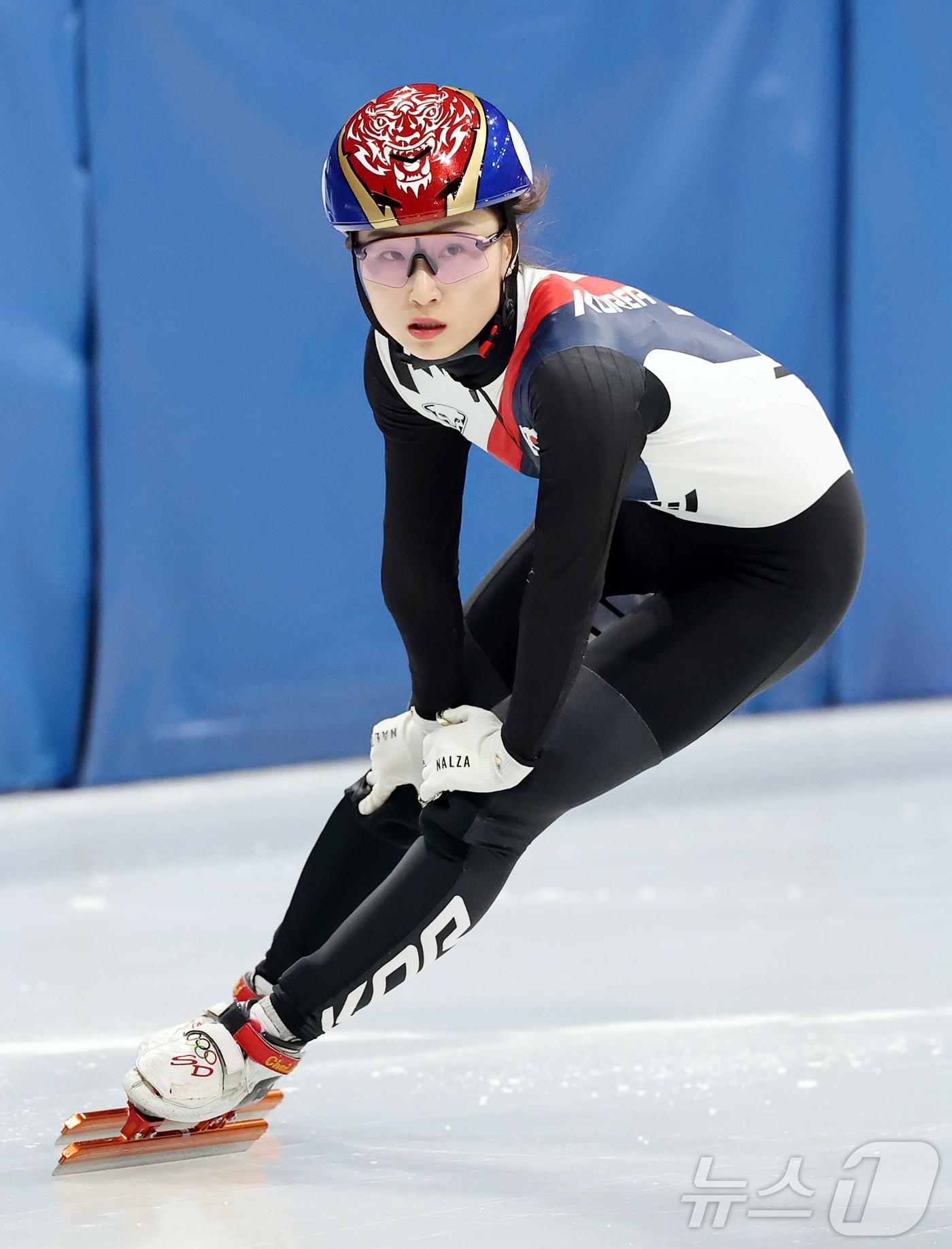 본문 이미지 - 쇼트트랙 최민정이 20일(현지시간) 이탈리아 밀라노 아이스 스케이팅 아레나에서 열린 2026 밀라노·코르티나담페초 동계올림픽 쇼트트랙 여자 1500m 준준결승에서 2위로 경기를 마치고 있다. 2026.2.21 ⓒ 뉴스1 김진환 기자