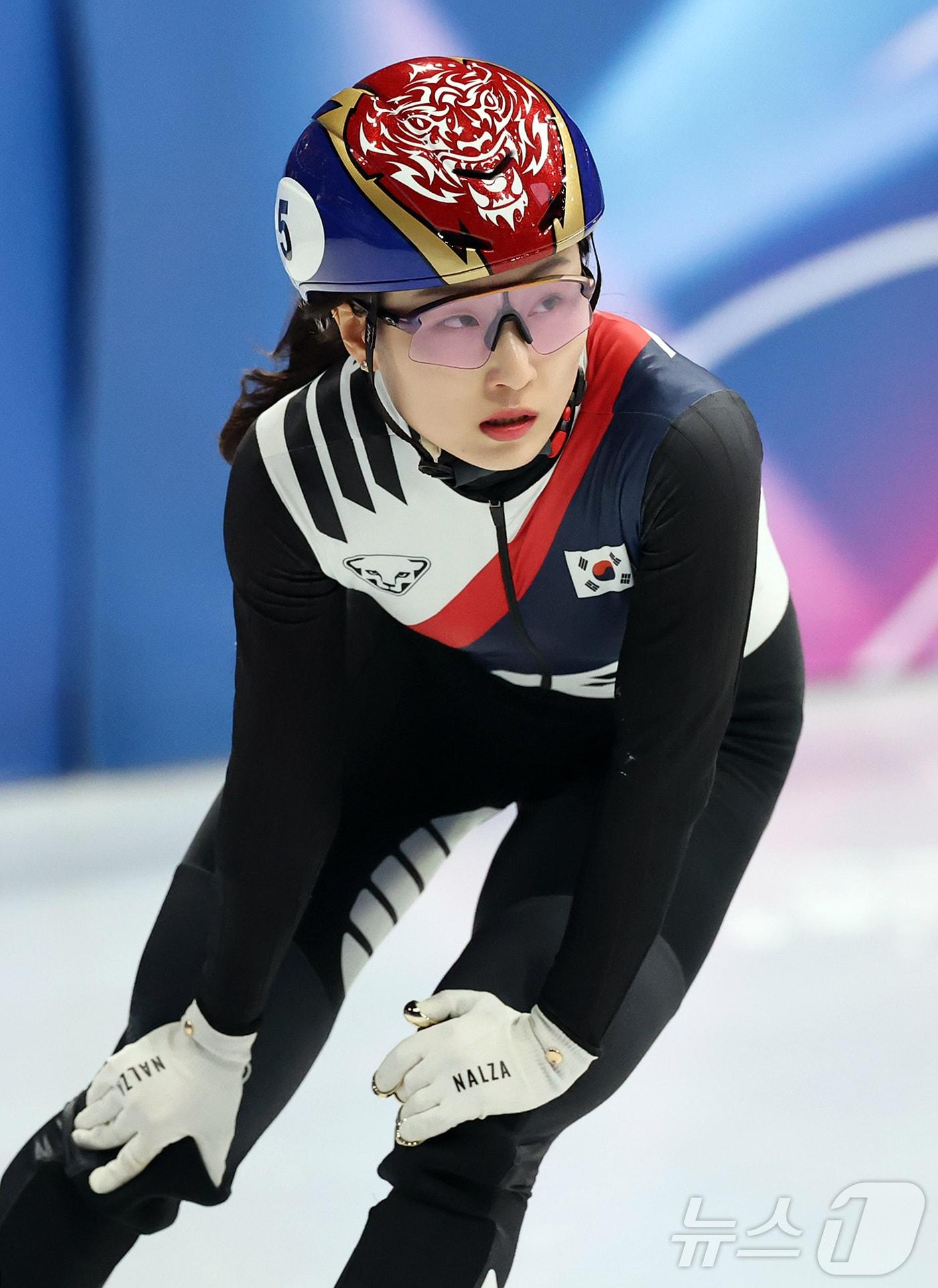 본문 이미지 - 쇼트트랙 최민정이 20일(현지시간) 이탈리아 밀라노 아이스 스케이팅 아레나에서 열린 2026 밀라노·코르티나담페초 동계올림픽 쇼트트랙 여자 1500m 준준결승에서 2위로 경기를 마치고 있다. 2026.2.21 ⓒ 뉴스1 김진환 기자