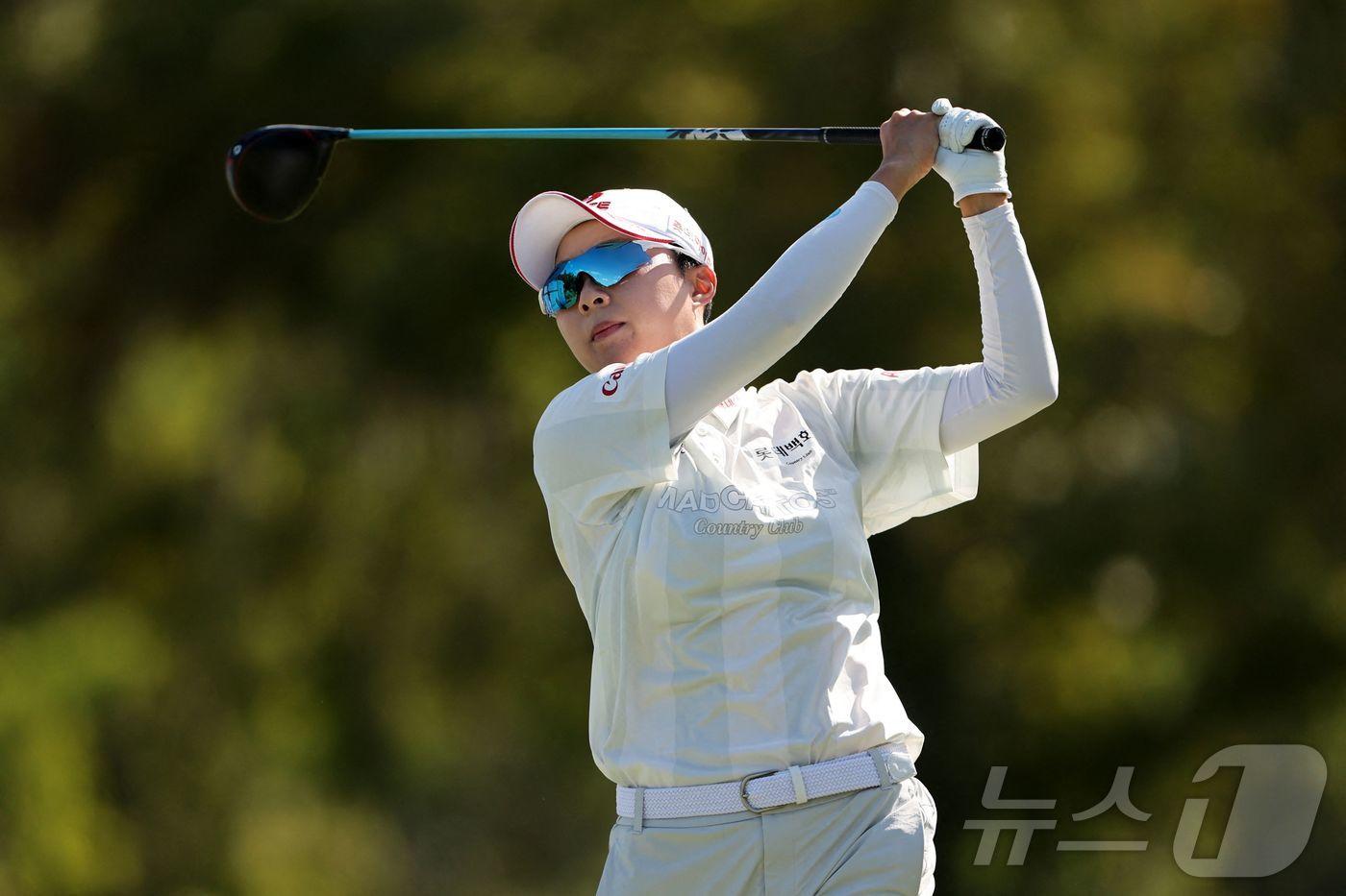 본문 이미지 - 김효주가 LPGA 투어 혼다 타일랜드 3라운드에서 단독 2위로 도약했다. ⓒ AFP=뉴스1