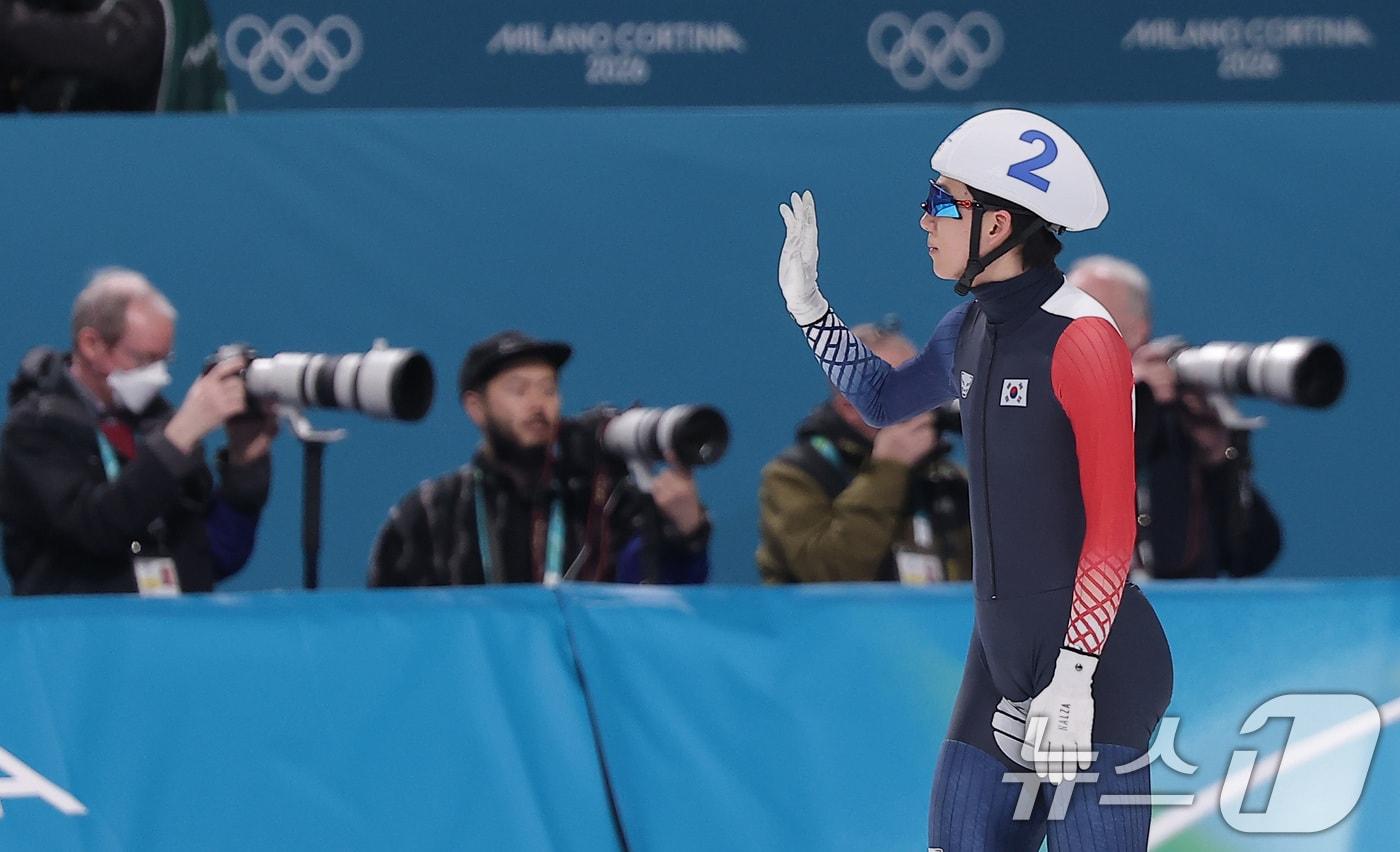 본문 이미지 - 스피드스케이팅 정재원이 21일(현지시간) 이탈리아 밀라노 스피드스케이팅 스타디움에서 열린 2026 밀라노·코르티나담페초 동계올림픽 스피드 스케이팅 남자 매스 스타트 준결승에서 3위로 피니시 라인을 통과하며 결승에 진출하고 있다. 2026.2.21 ⓒ 뉴스1 김성진 기자