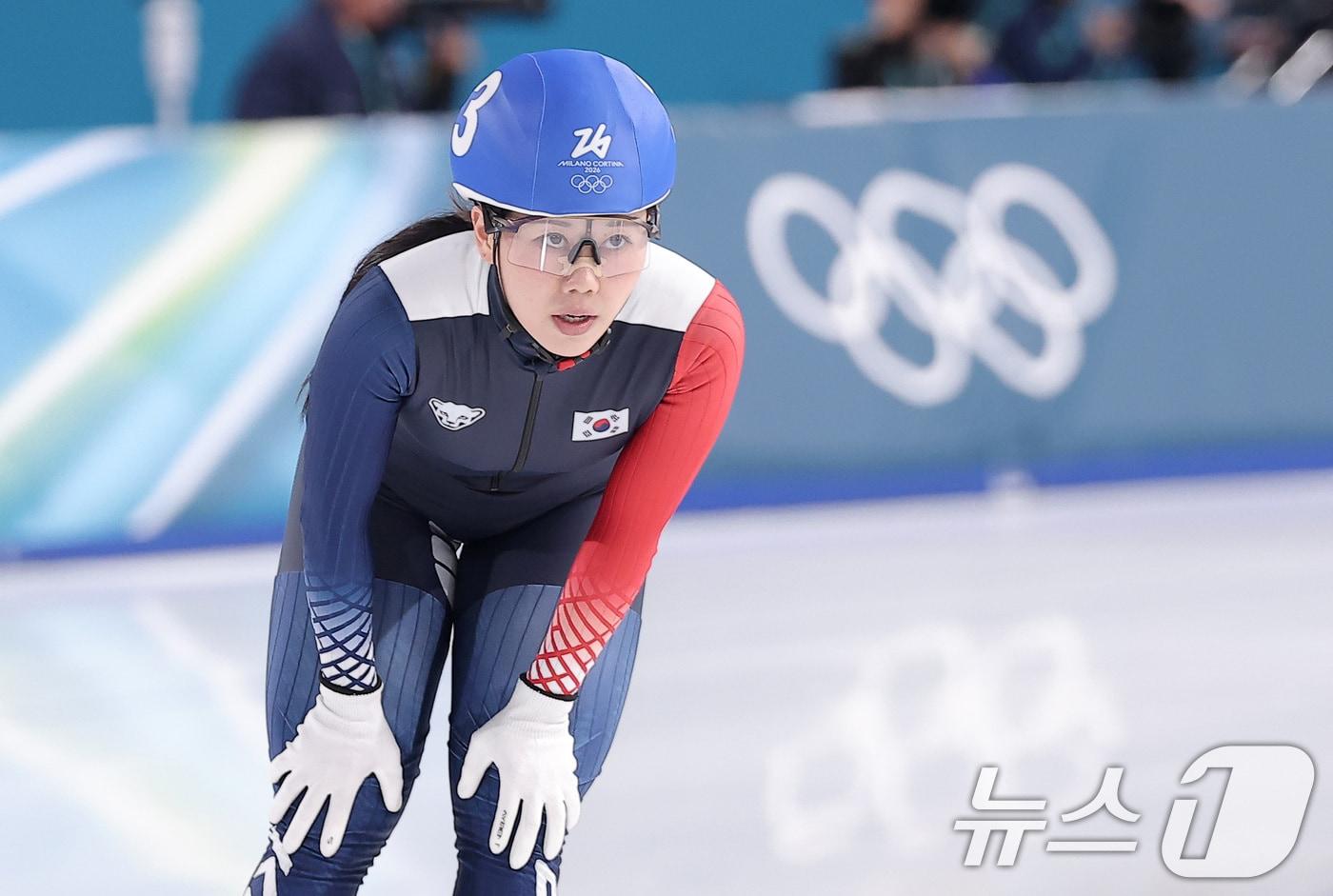 본문 이미지 - 스피드스케이팅 박지우가 21일(현지시간) 이탈리아 밀라노 스피드스케이팅 스타디움에서 열린 2026 밀라노·코르티나담페초 동계올림픽 스피드 스케이팅 여자 매스 스타트 준결승에서 3위로 피니시 라인을 통과하며 결승에 진출하고 있다. 2026.2.22 ⓒ 뉴스1 김성진 기자