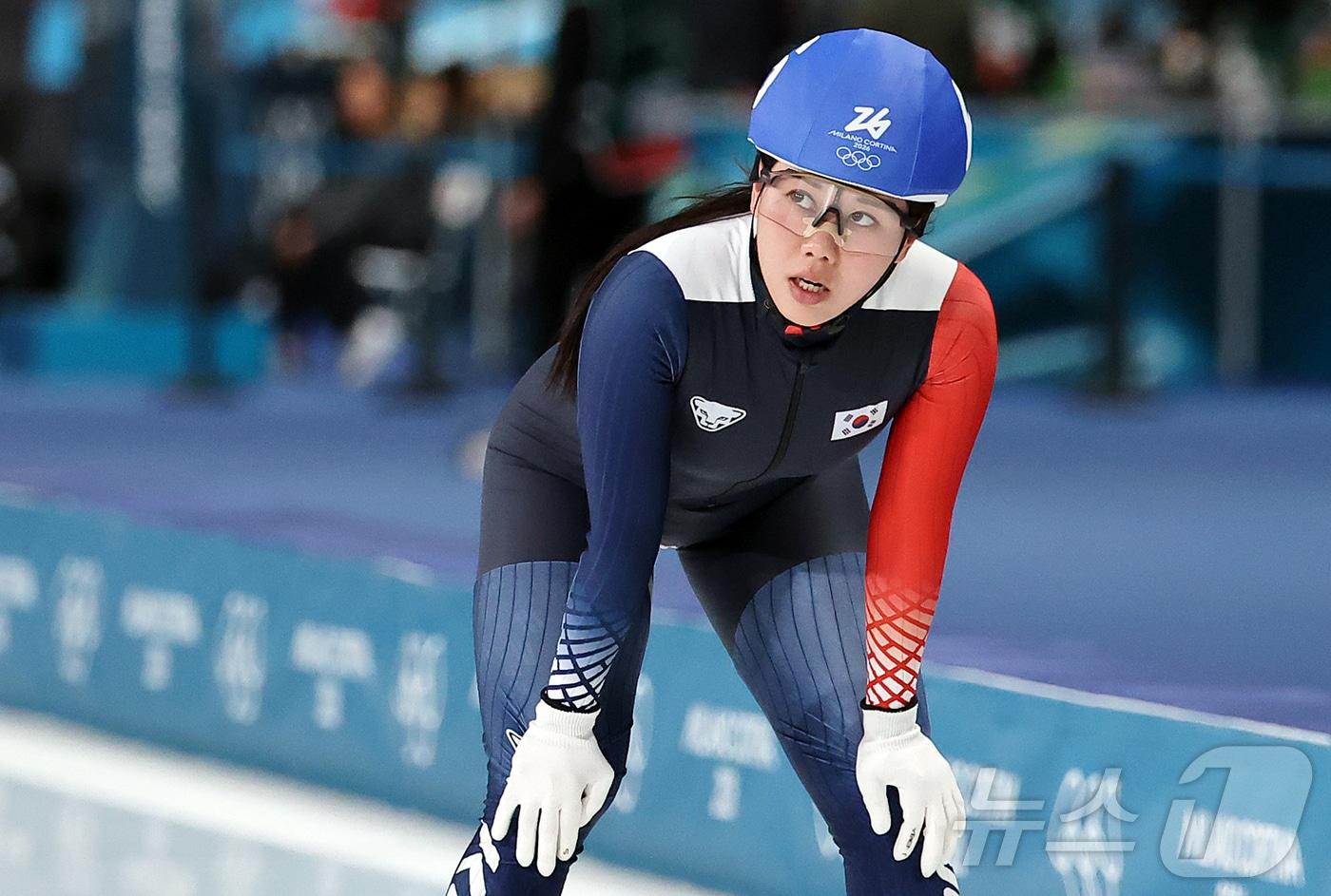 본문 이미지 - 스피드스케이팅 박지우가 21일(현지시간) 이탈리아 밀라노 스피드스케이팅 스타디움에서 열린 2026 밀라노·코르티나담페초 동계올림픽 스피드 스케이팅 여자 매스 스타트 결승에서 14위를 기록한 후 아쉬워하고 있다. 2026.2.22 ⓒ 뉴스1 김진환 기자