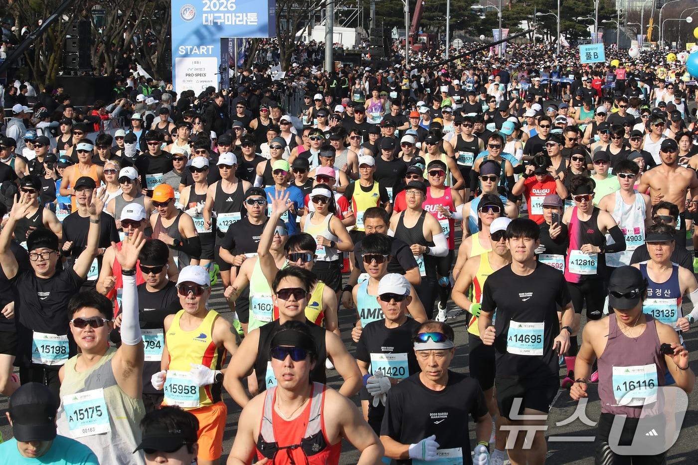 본문 이미지 - 올해 8월 대구에서 열리는 세계 최대 규모의 생활체육 육상 축제인 '2026 대구세계마스터즈육상경기대회'(WMAC Daegu 2026)에 국가대표 출신도 출전하는 등 참가 열기가 고조되고 있다. 사진은 올해 2월 열린 '2026 대구마라톤대회'. 2026.2.22 ⓒ 뉴스1 공정식 기자