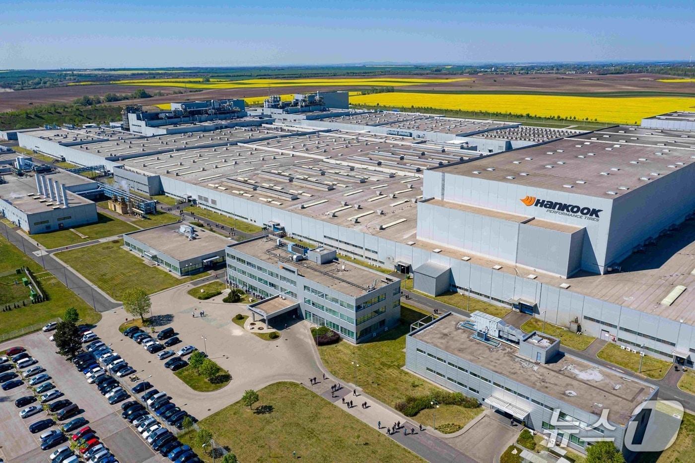 본문 이미지 -  한국타이어앤테크놀로지 헝가리공장 전경. (한국타이어 제공)