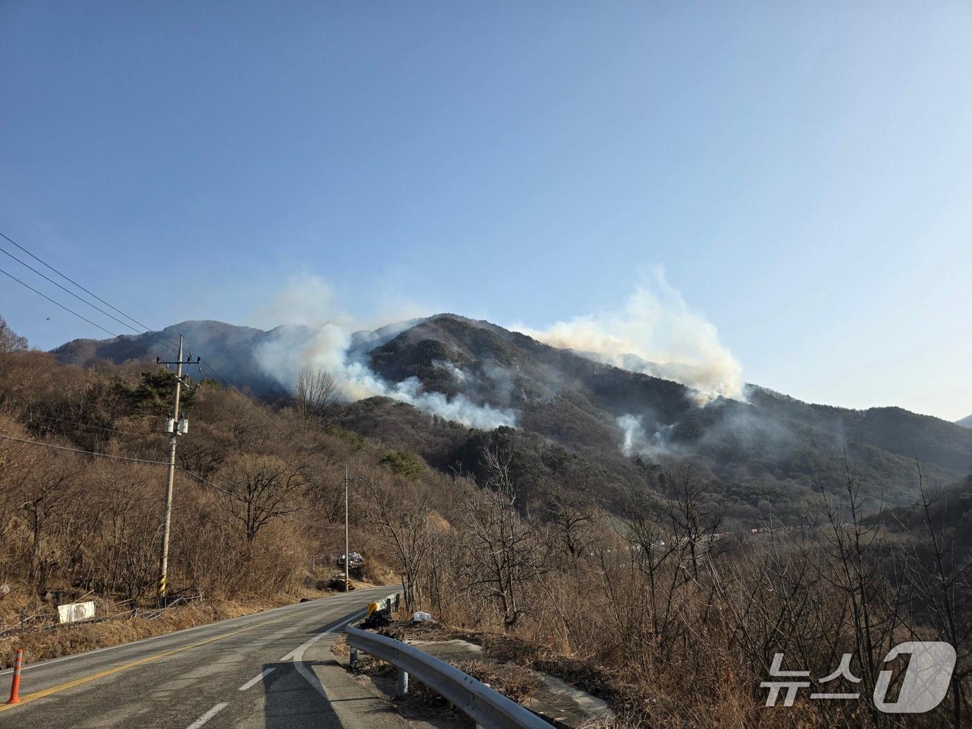 본문 이미지 - 함양군 마천면 산불 현장(독자 제공. 재판매 및 DB금지). 2026.2.22