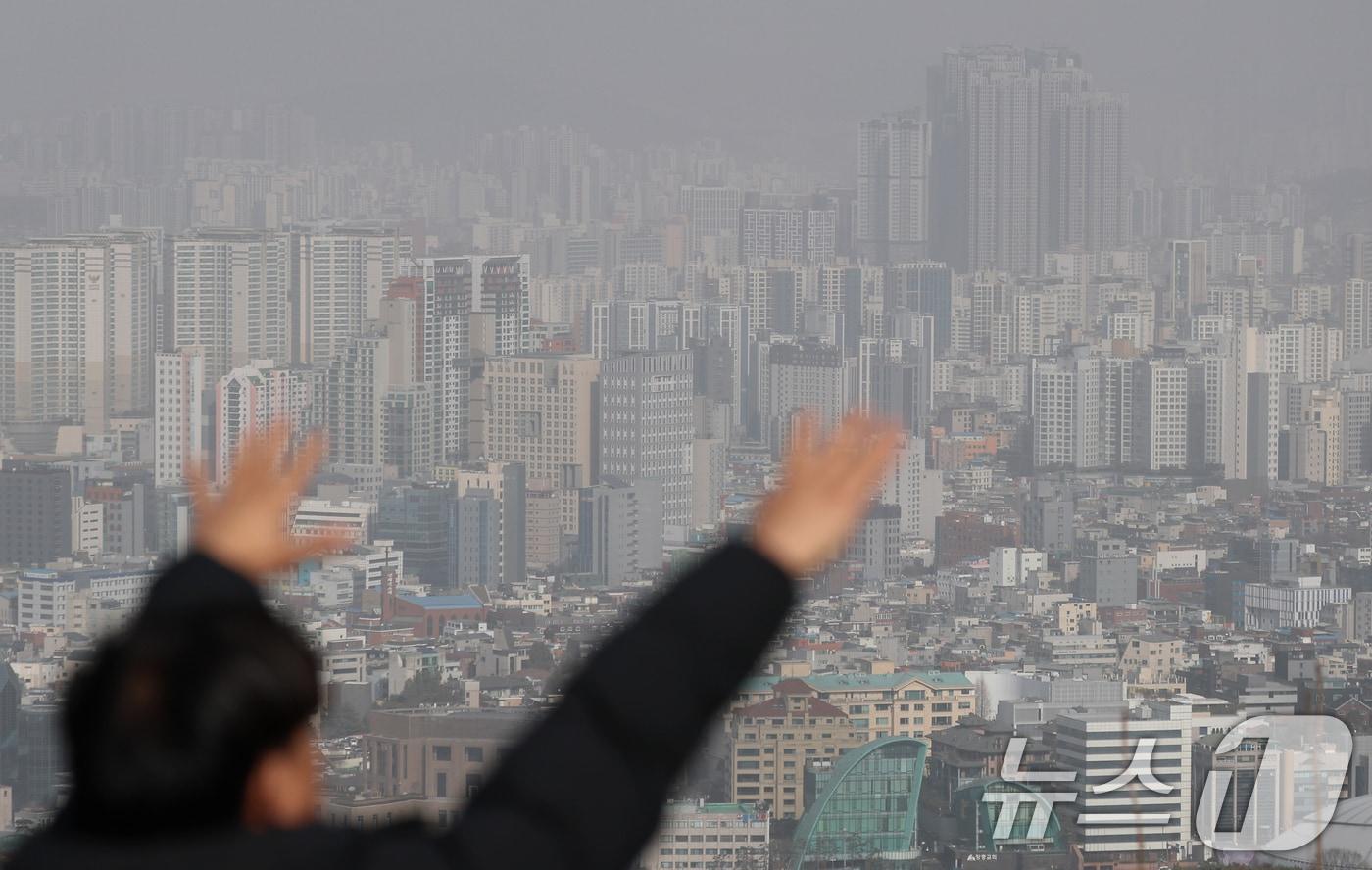 본문 이미지 - 서울 중구 남산에서 바라본 서울 아파트단지 모습. 2026.2.22 ⓒ 뉴스1 오대일 기자