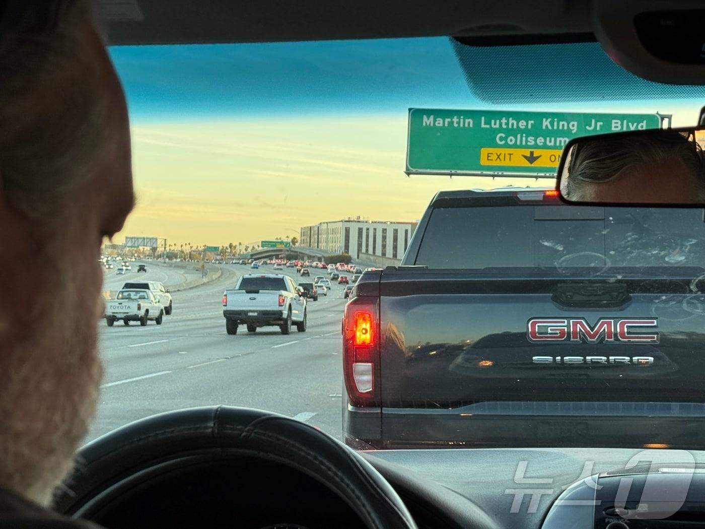 LAFC와 인터 마이애미 경기장으로 향하는 차들ⓒ 뉴스1 윤슬빈 관광전문기자