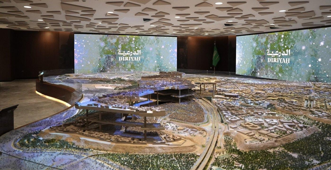 본문 이미지 - 사우디아라비아 디리야컴퍼니 본사 내에 전시된 조감도 모형(카카오모빌리티 제공)/뉴스1