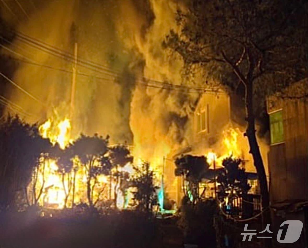 본문 이미지 - 화재 현장. (경기도소방재난본부 제공. 재판매 및 DB 금지) 2026.2.23/뉴스1 