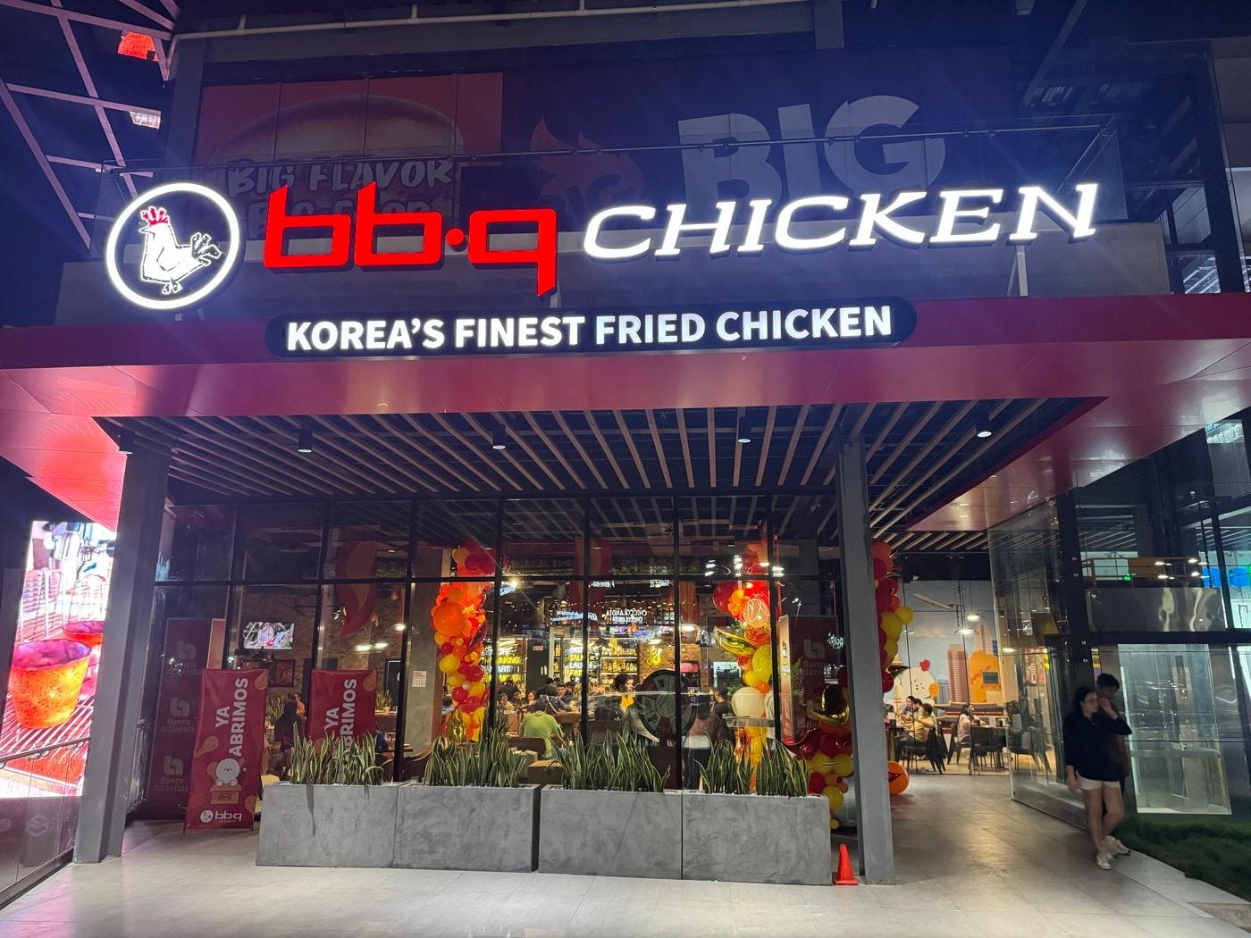본문 이미지 - BBQ가 온두라스 산페드로술라(San Pedro Sula)시에 위치한 마스데발 플라자(Masdeval Plaza)에 매장을 열었다.(BBQ 제공)